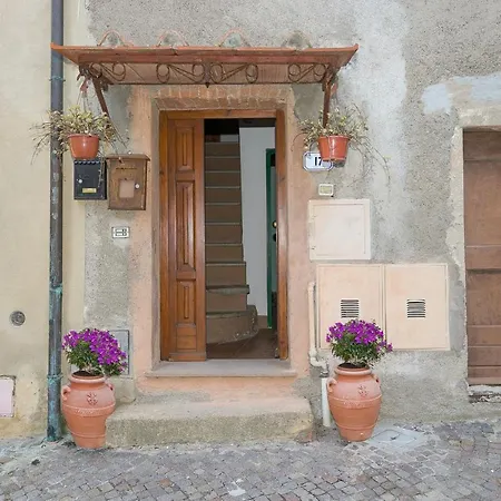 Casina Nel Borgo Antico ביבונה